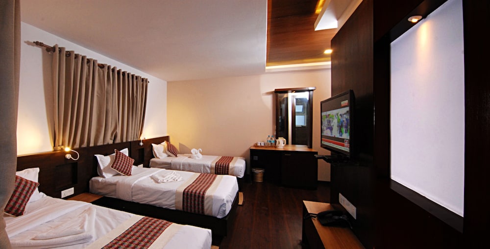 Deluxe Triple Room, Balcony, City View