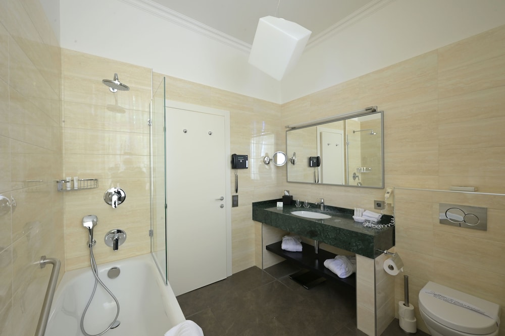 Deluxe Double Room, Lake View photo 1