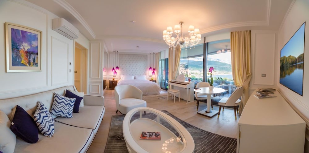 Deluxe Suite, Balcony, Sea View (Tosca)