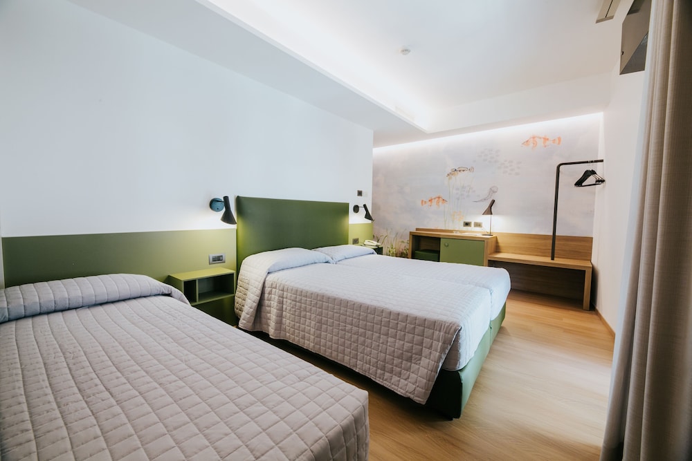 Superior Triple Room photo 3