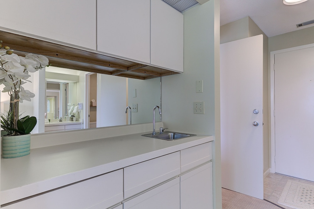 Luxury Condo photo 3