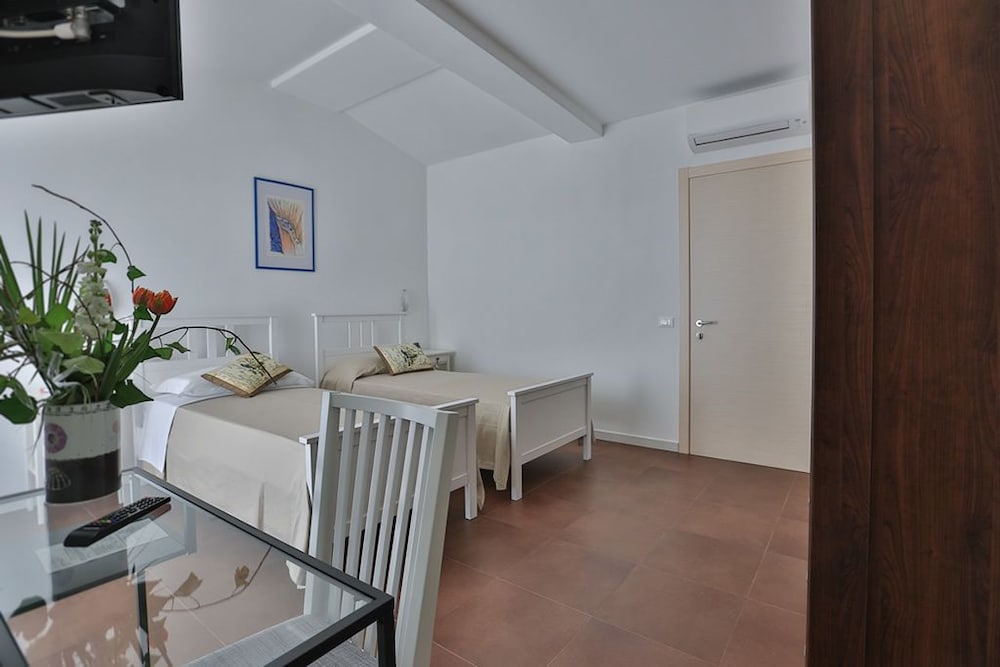 Twin Room, Partial Sea View photo 3