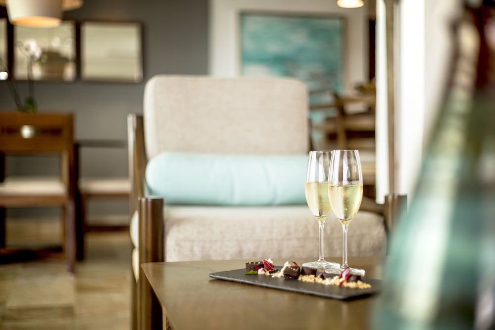 Master Oceanfront Suite With Jacuzzi