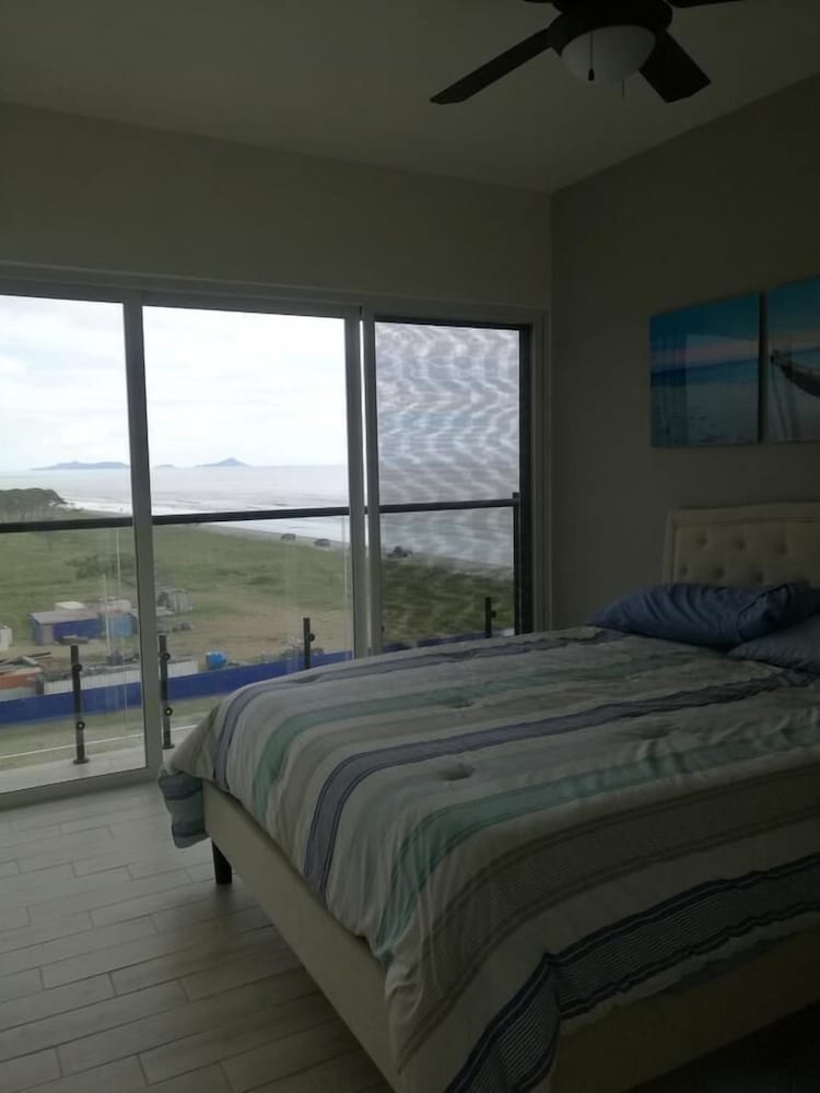 Apartment, 3 Bedrooms, Sea View photo 3