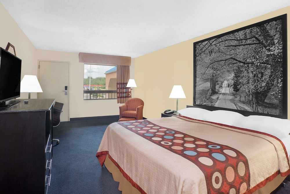 Standard Room, 1 King Bed - Photo 1