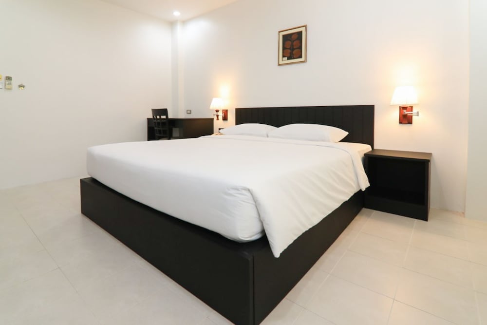 Executive Room - Photo 6