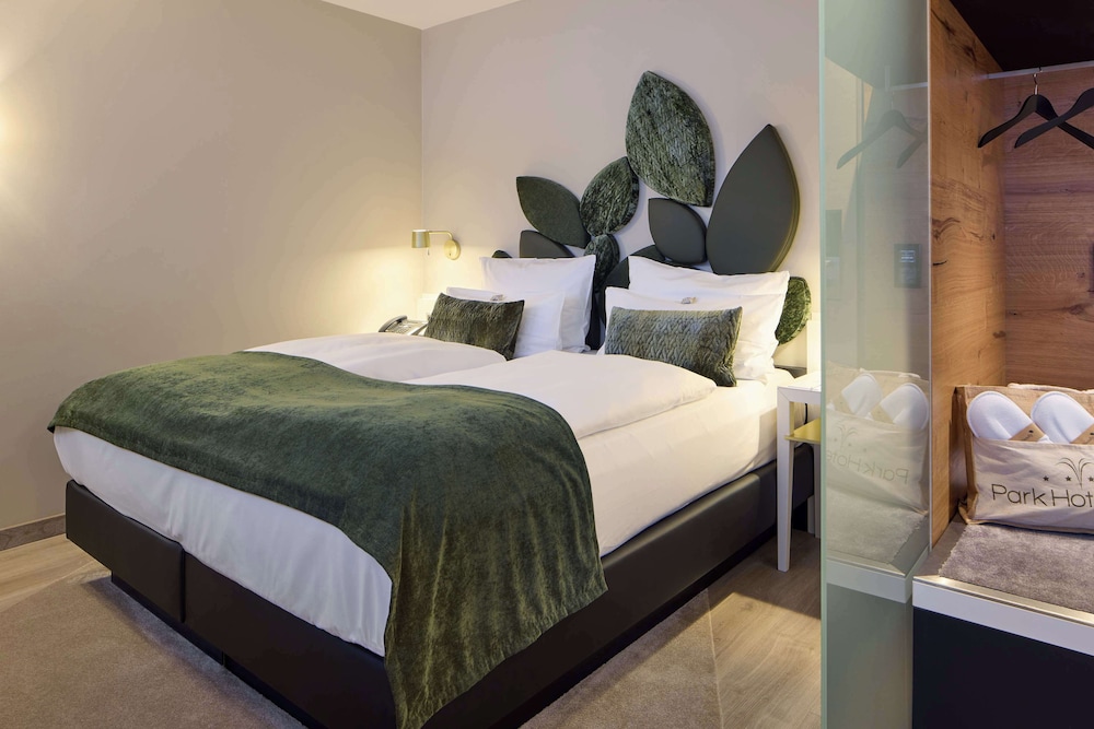 Suite, 1 Double Bed, Jetted Tub, Park View photo 2