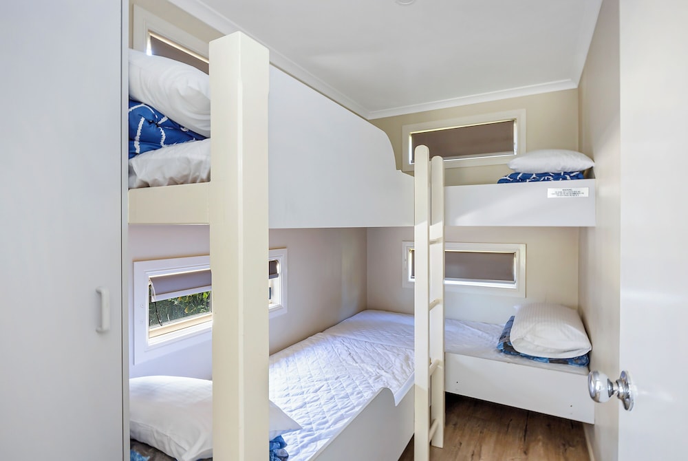 Standard Cabin - Sleeps 6 photo 2