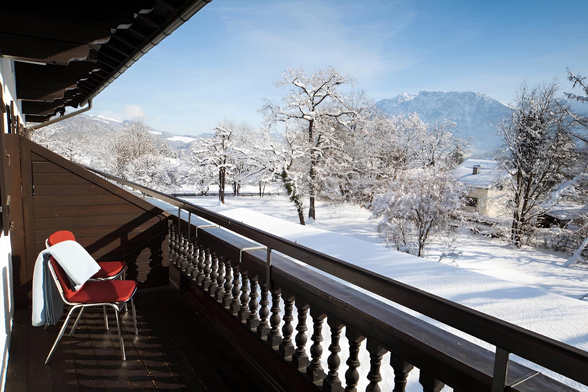Family Room, Balcony photo 1