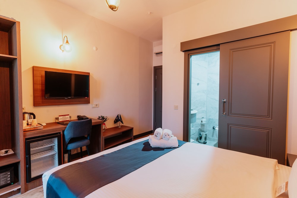 Deluxe Room, 1 Bedroom - Photo 4