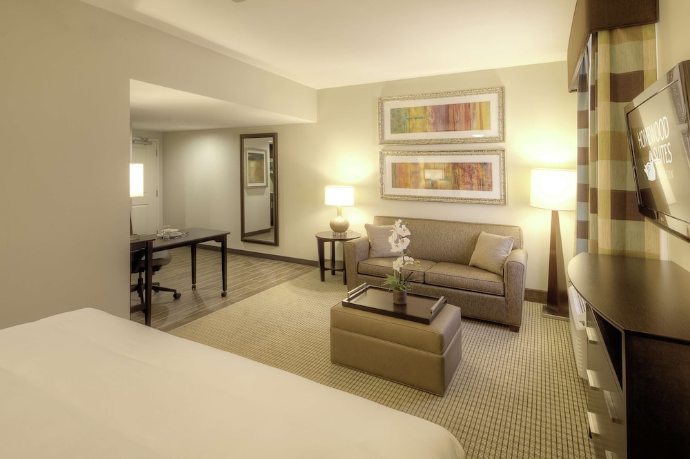 Studio, 1 King Bed, Accessible, Bathtub (Mobility & Hearing) photo 1
