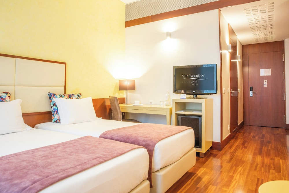 Standard Double or Twin Room - Photo 7