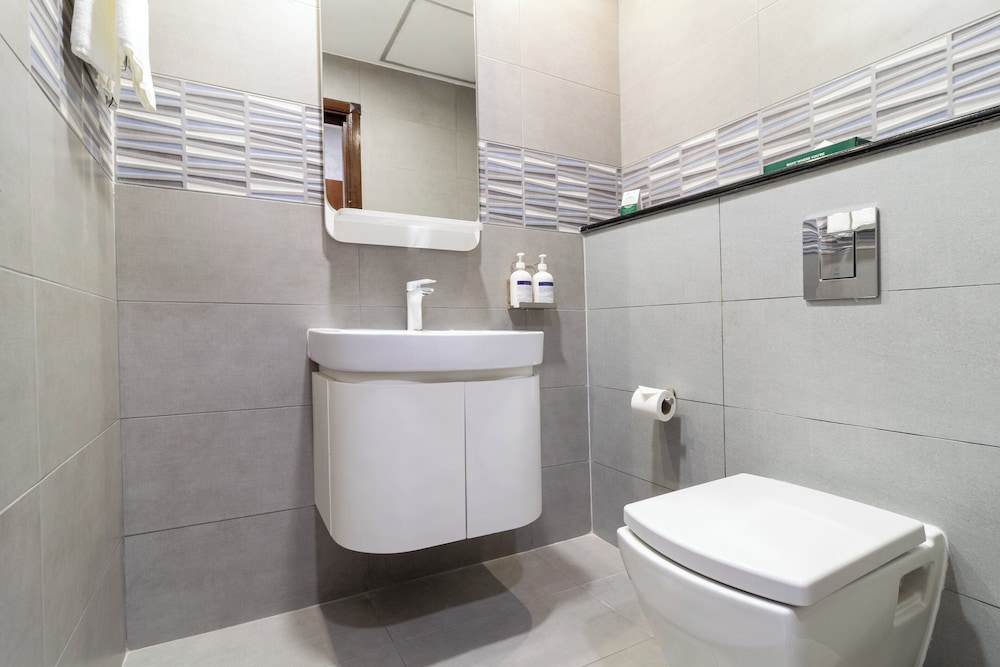 Suite, 3 Bedrooms, Club Lounge Access, Sea View (Dining, Kitchen) - Photo 8