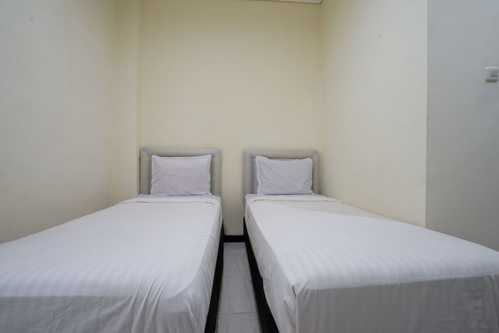 Economy Twin Room - Photo 4