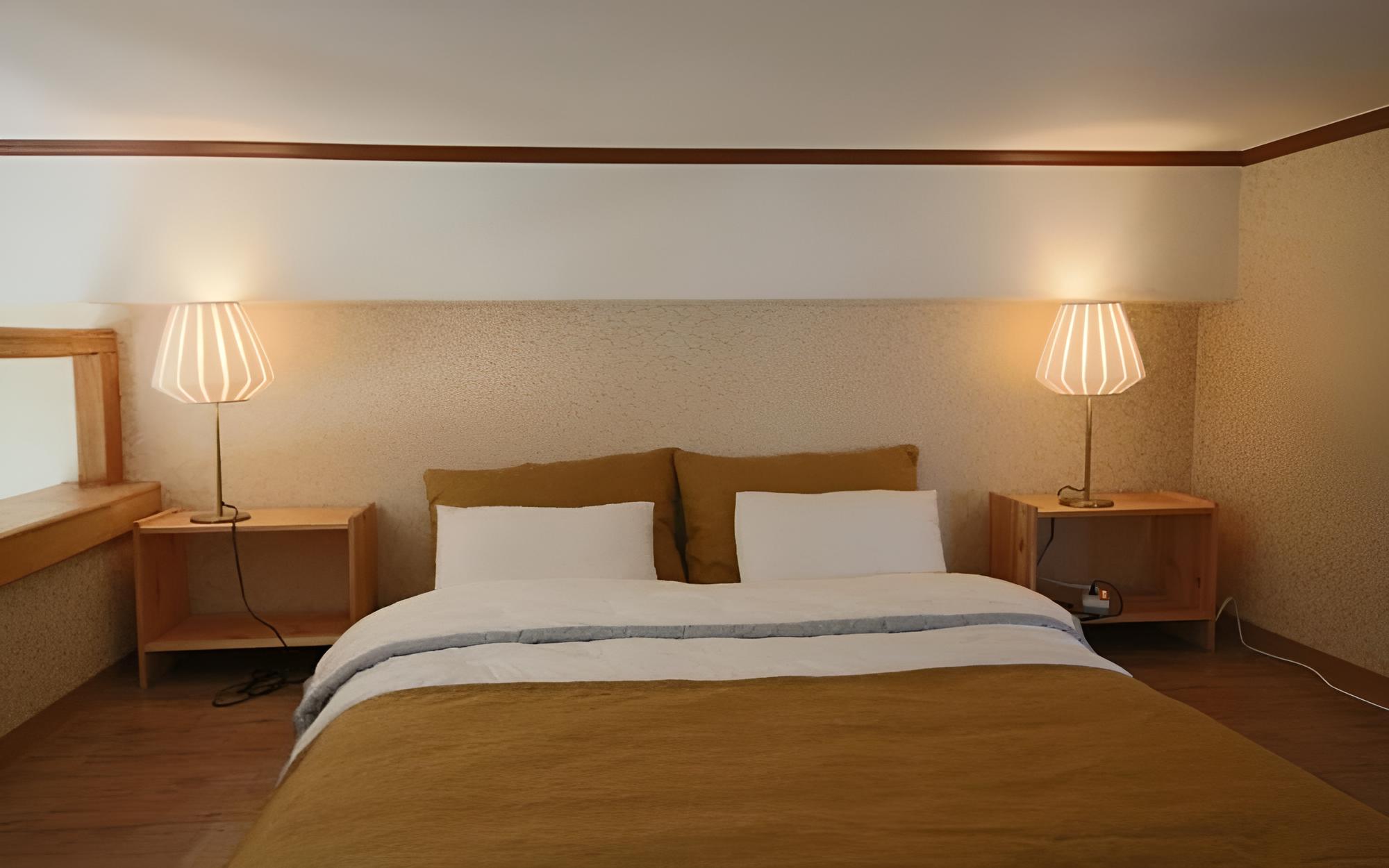 Room (A102 (duplex)) - Photo 3