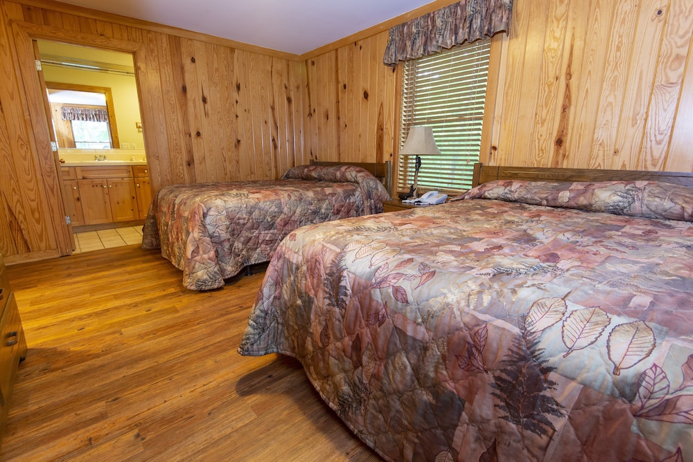 Cabin, 2 Bedrooms (4 Queen Beds) photo 1