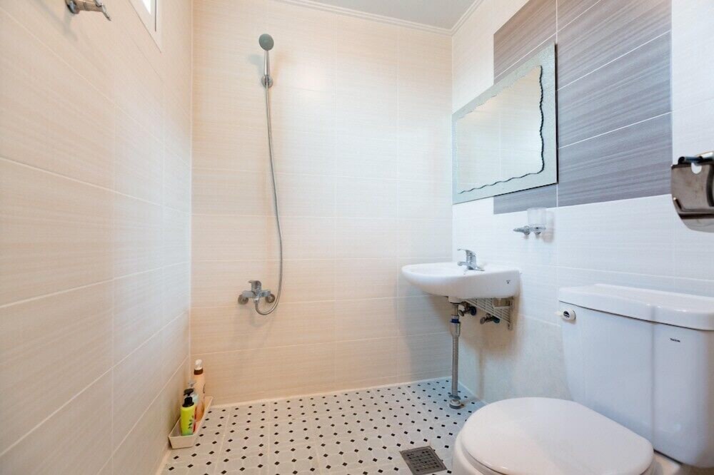 Room (Mare 203)