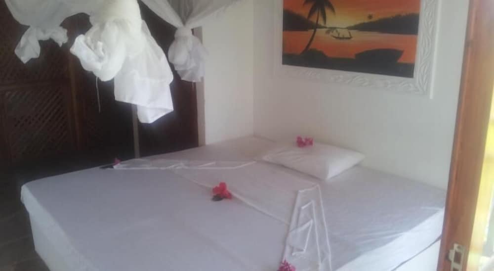 Standard Double Room, Garden View, Beachside photo 3