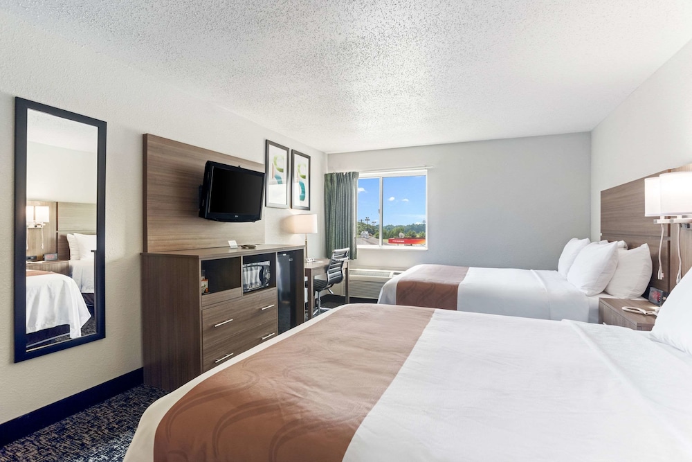 Suite, Multiple Beds, Non Smoking - Photo 2