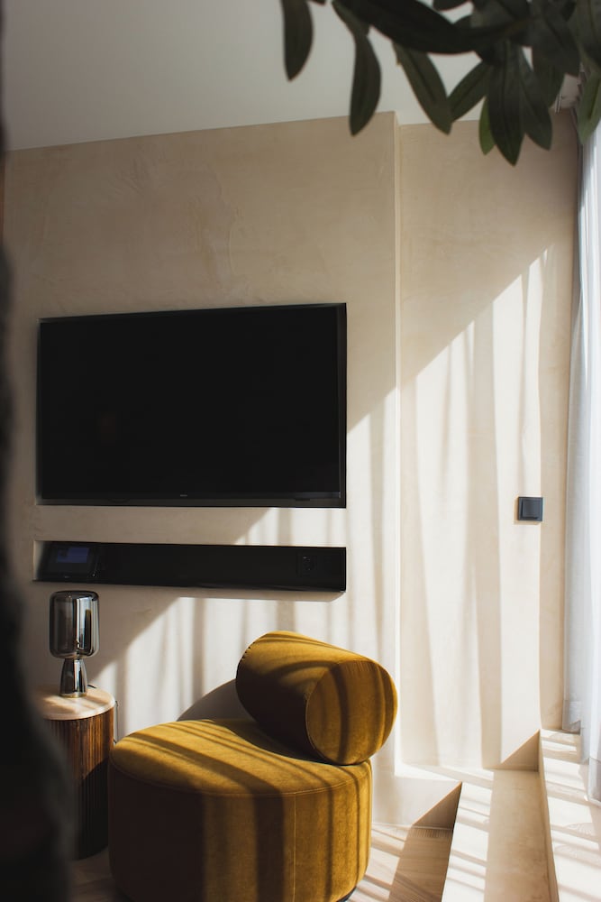 Junior Wellness Suite with sunshower ( Including Spa Access) photo 2