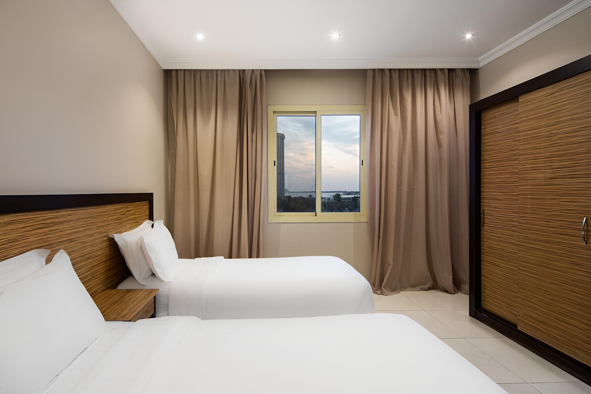Suite, 2 Bedrooms - Photo 11