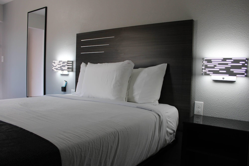 Standard Room, 1 Queen Bed, Non Smoking photo 1