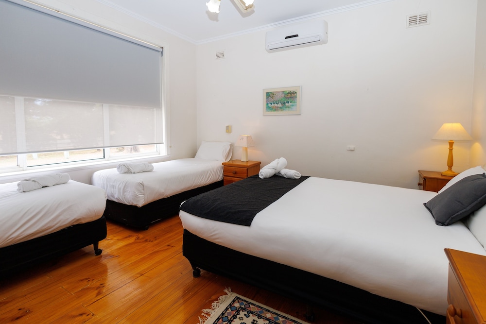 Family Suite, 1 Bedroom, Private Bathroom photo 1
