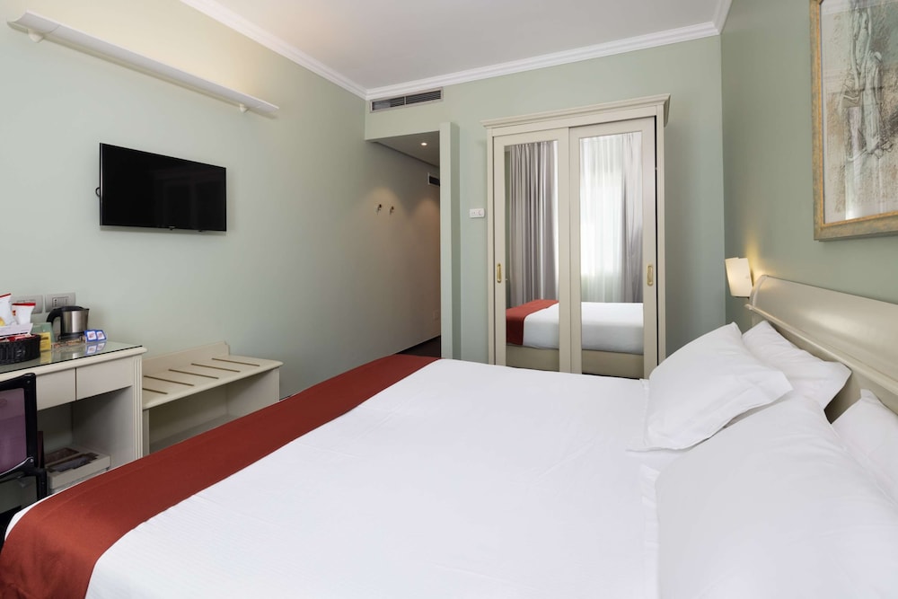 Standard Room, Multiple Beds, Non Smoking, Connecting Rooms