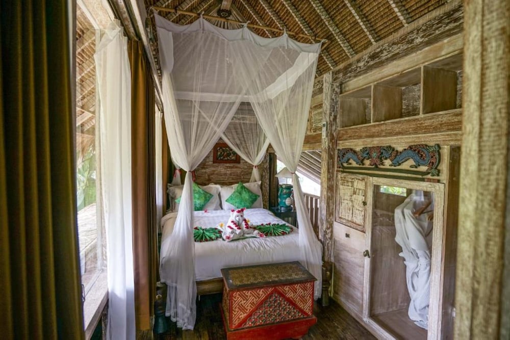 Traditional Queen Loft (Summit)