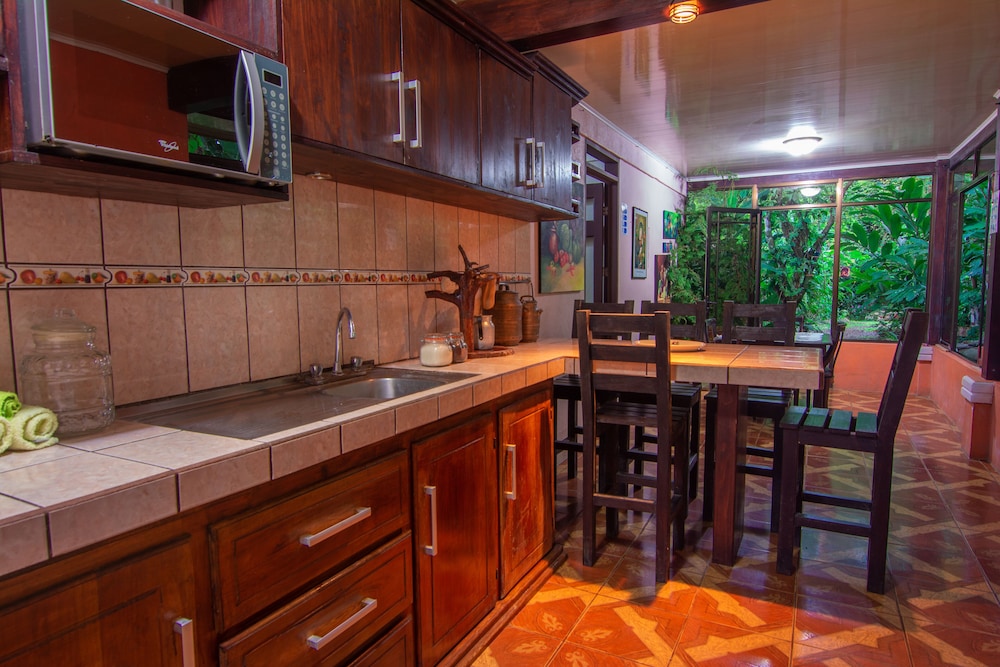Family House, 3 Bedrooms, 2 Bathrooms, Garden View photo 3