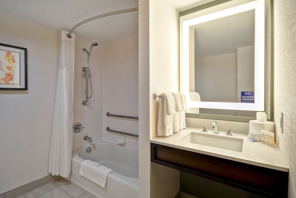 Room, 2 Queen Beds, Accessible (Roll-In Shower) - Photo 3