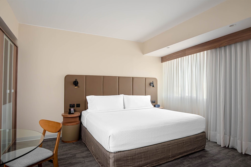 Premium Room, Multiple Beds, City View - Photo 9
