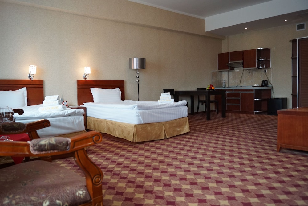 Standard Twin Room, 2 Queen Beds photo 1