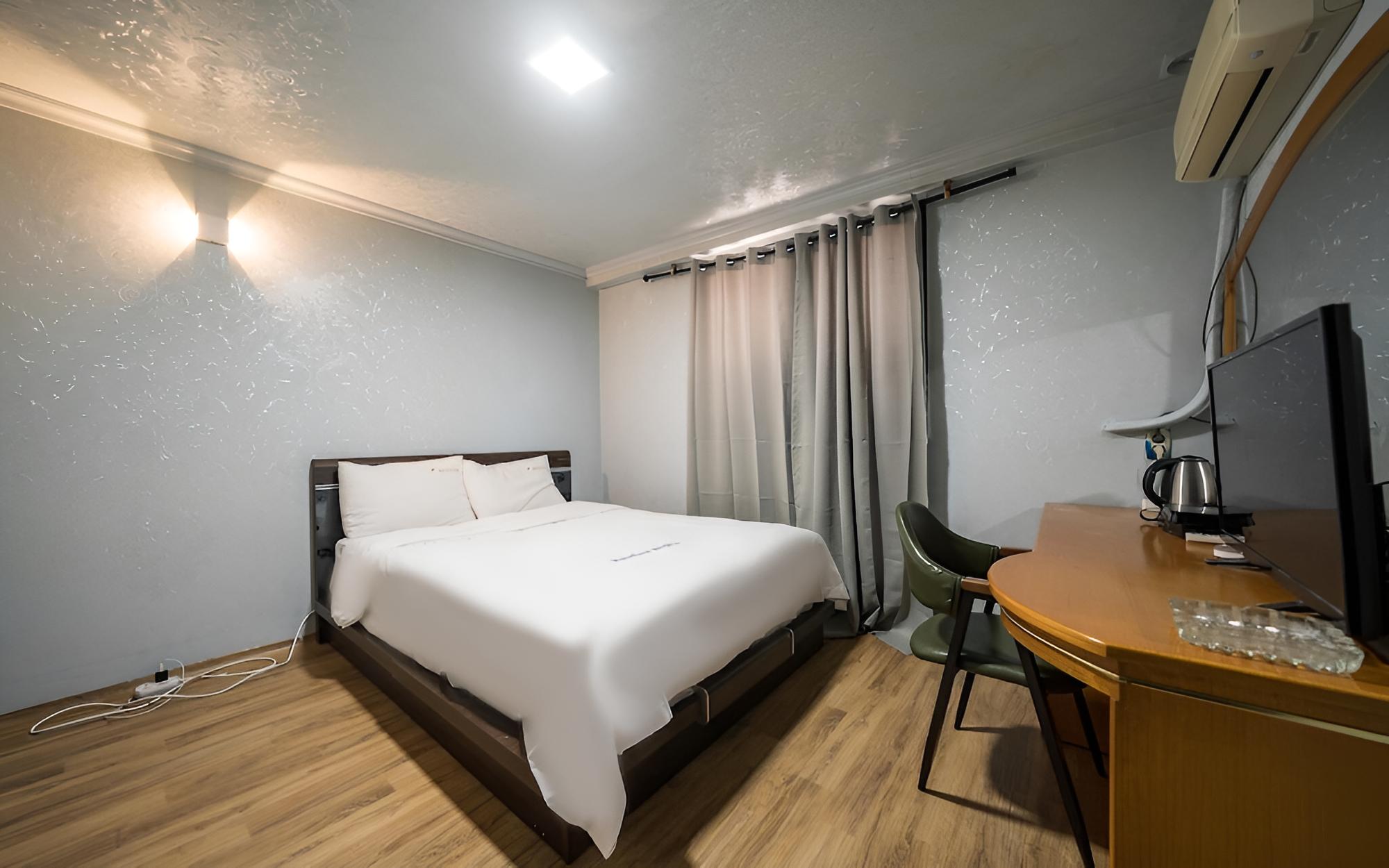 Room (Standard Room)