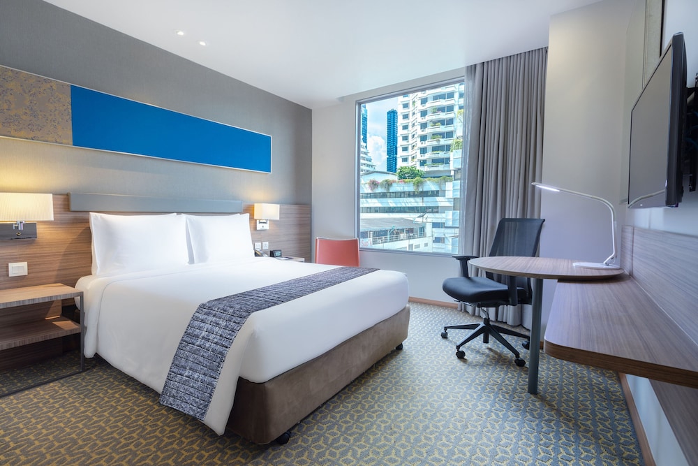 Standard Room, 1 Queen Bed (Front of Building, Free Breakfast) photo 1