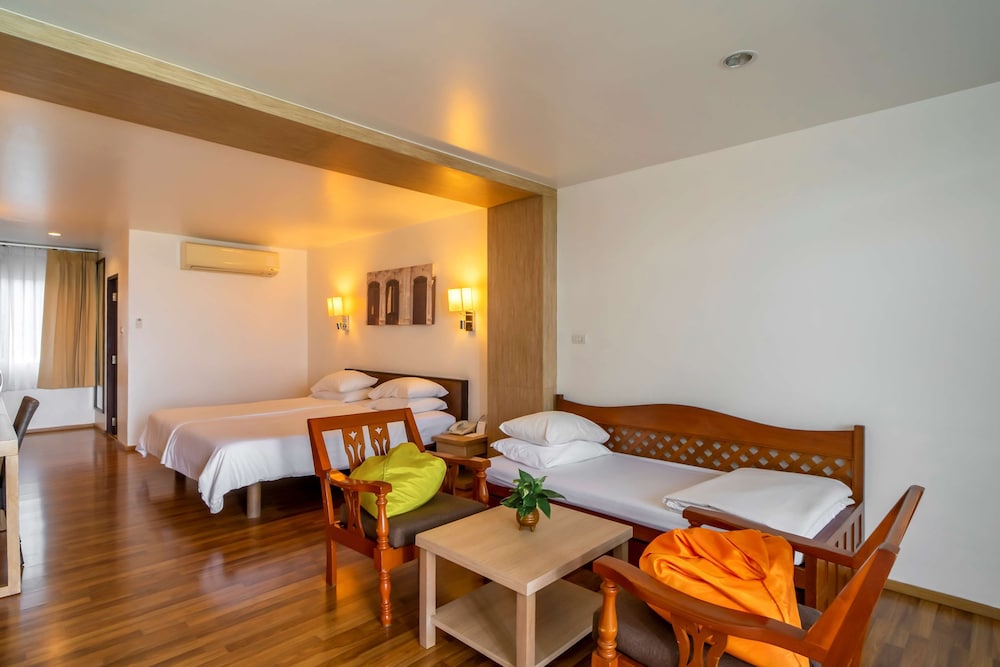 Family Room, 1 King Bed, Non Smoking, Oceanfront (with Sofabed) - Photo 5