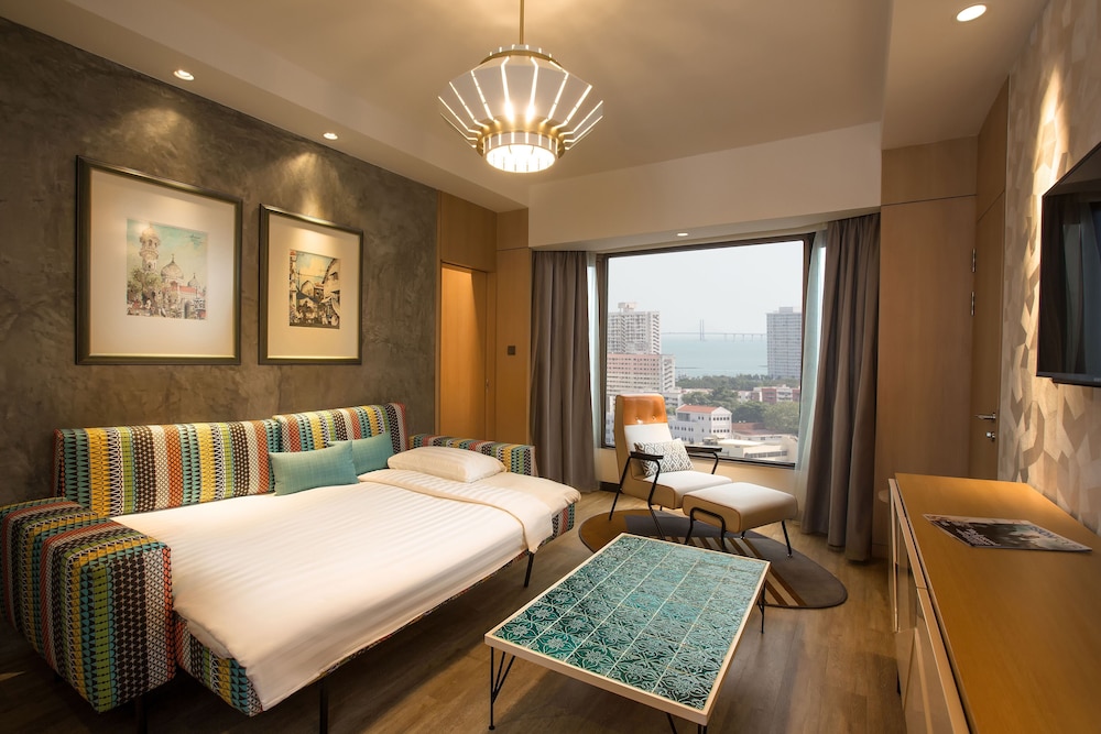 Executive Suite, 1 King Bed - Photo 2