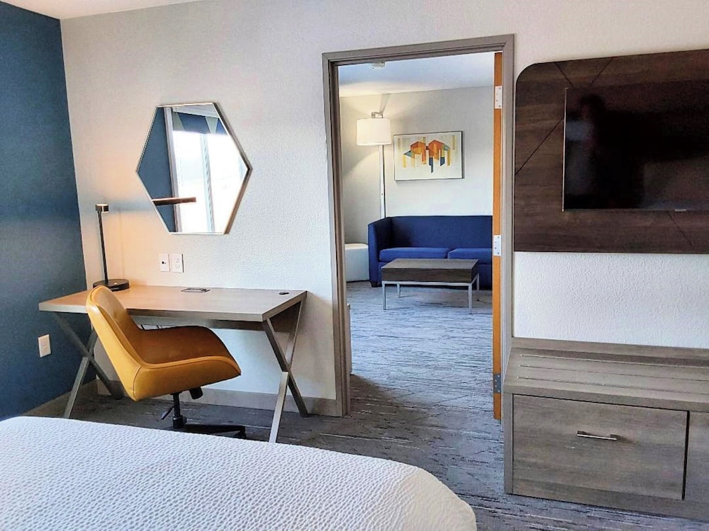Suite, Multiple Beds photo 3