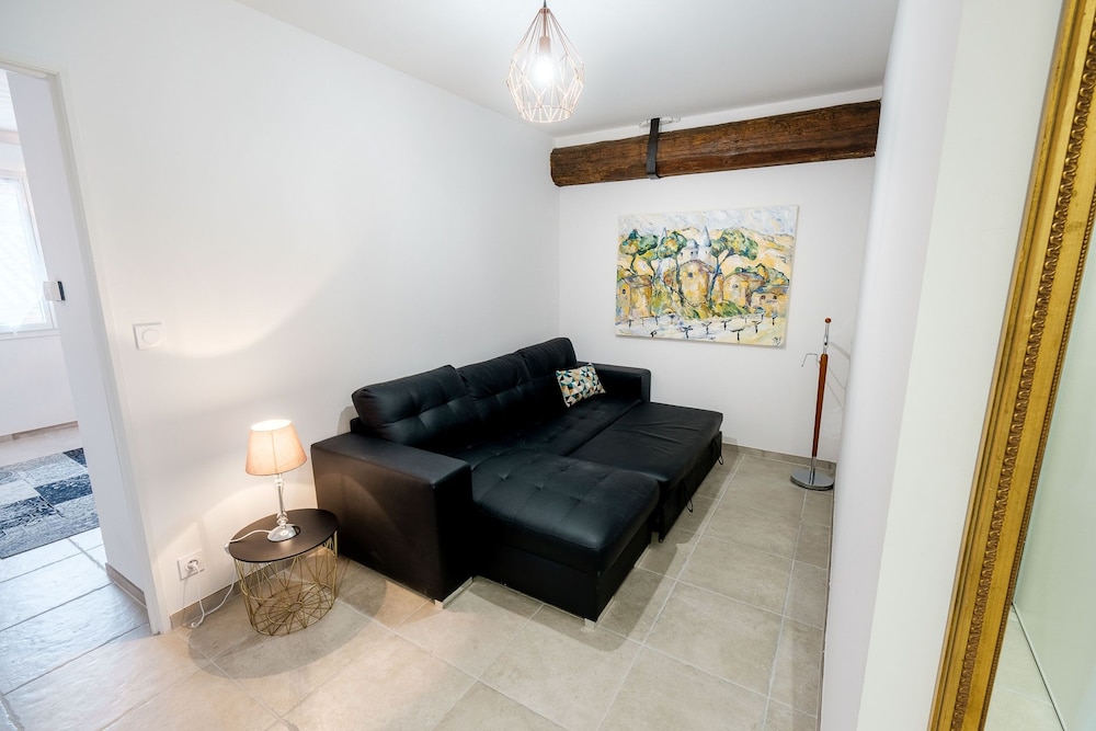 House, 2 Bedrooms (La Petite Maison - côté bois) photo 2
