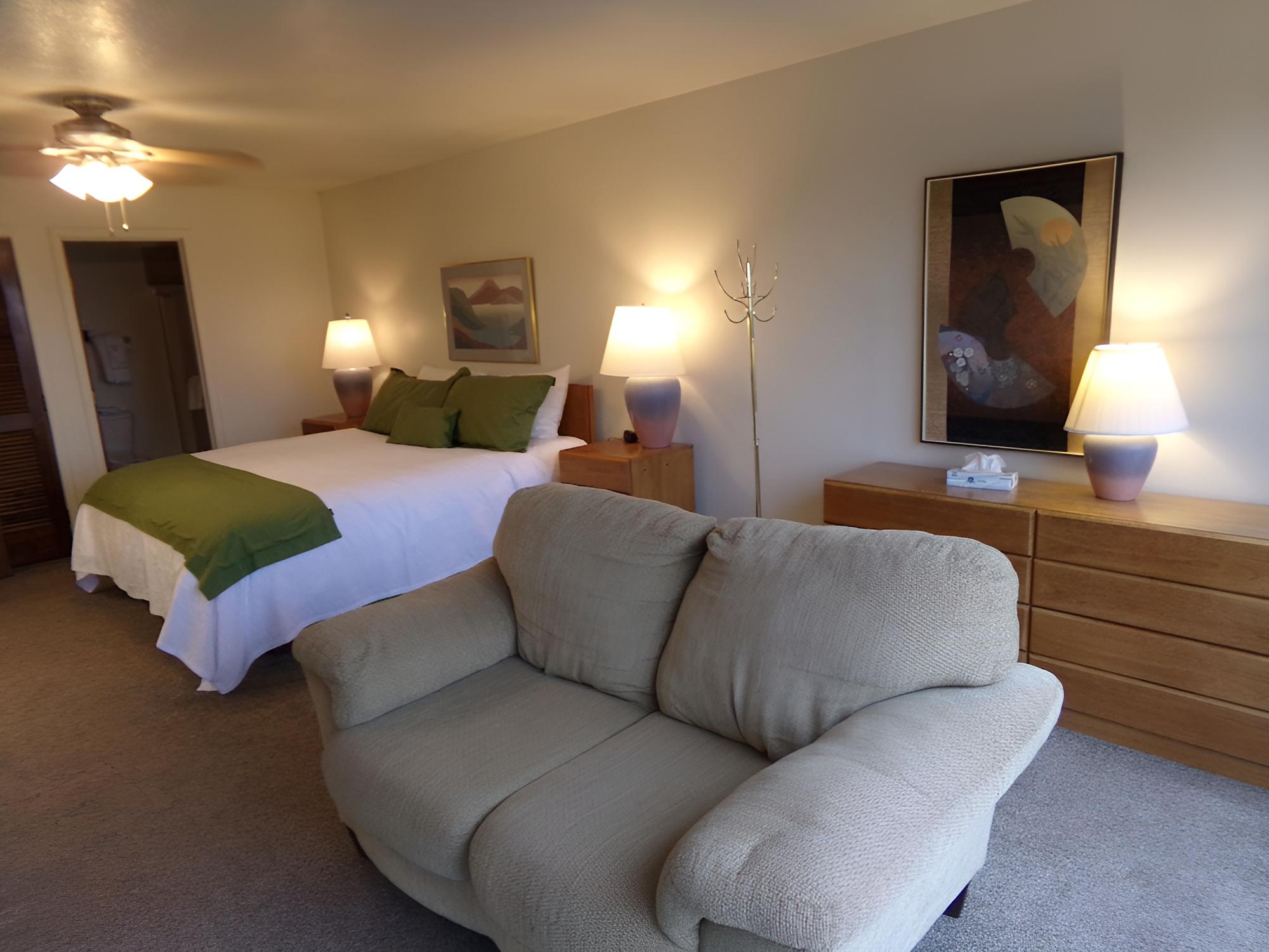 Unit 130 - Small 2 Bedroom Condominium photo 2