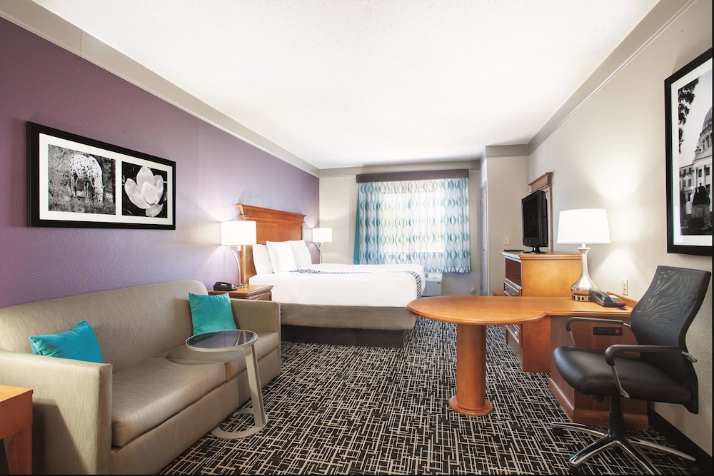 Suite, 1 King Bed, Non Smoking - Photo 6