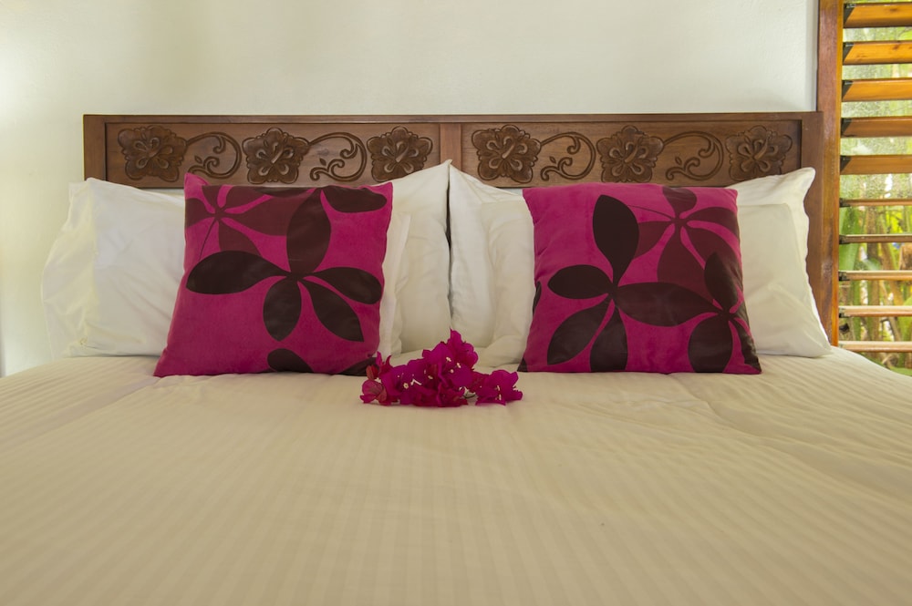 Frangipani Bungalow photo 2