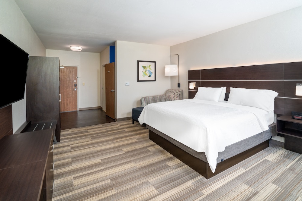 Standard Room, 1 King Bed - Photo 7