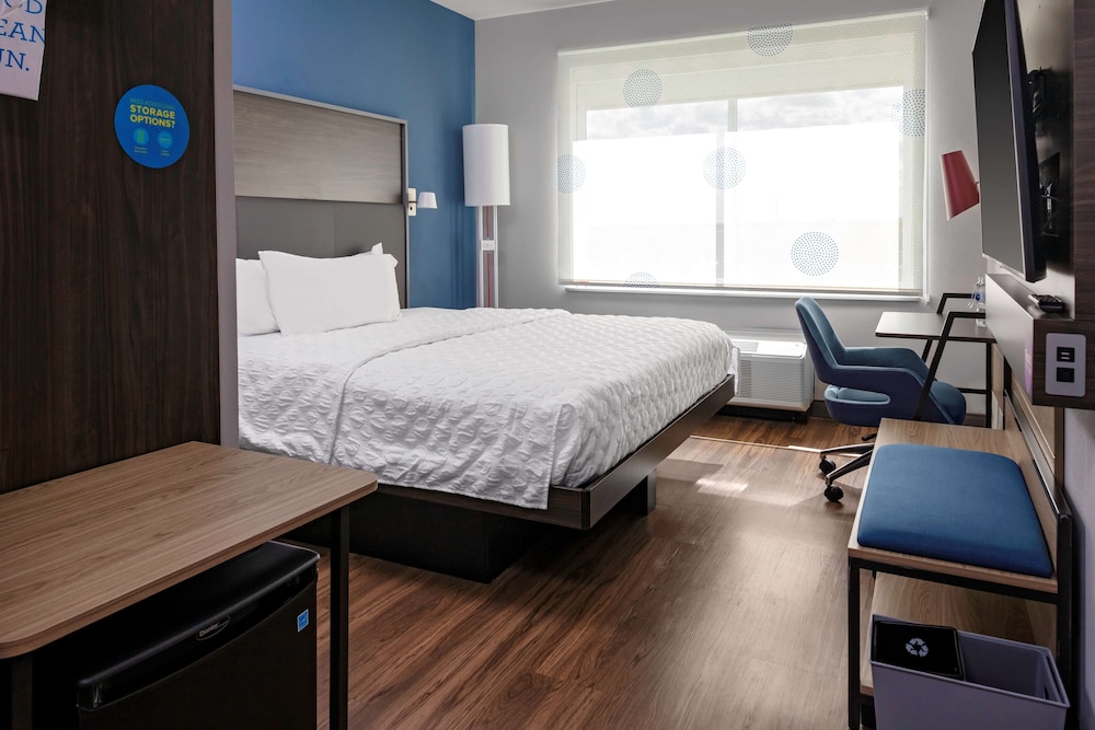 Room, 1 King Bed, Accessible, Bathtub (Hearing) photo 3