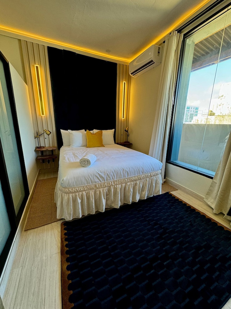 City Room photo 1