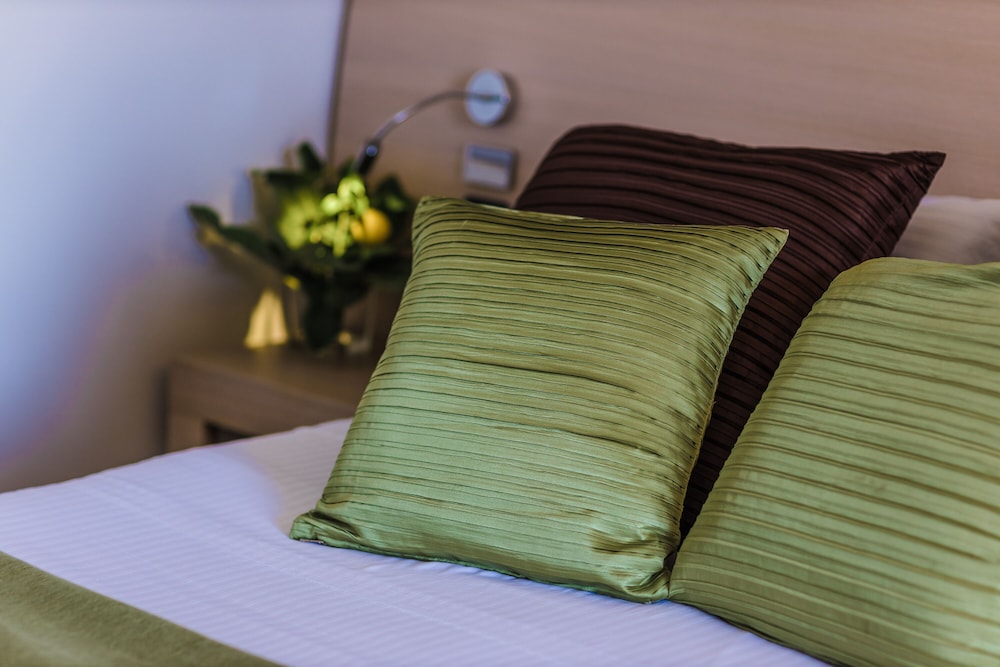 Double or Twin Room, Accessible, Partial Sea View photo 1