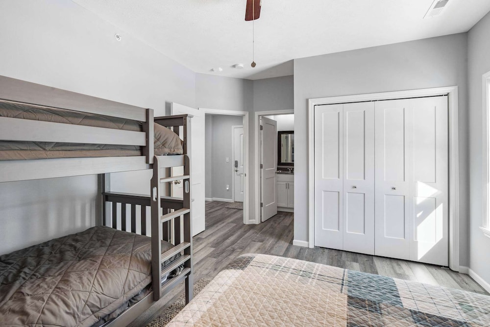 Condo, Multiple Beds, Balcony, Golf View (The View at Stonebridge)
