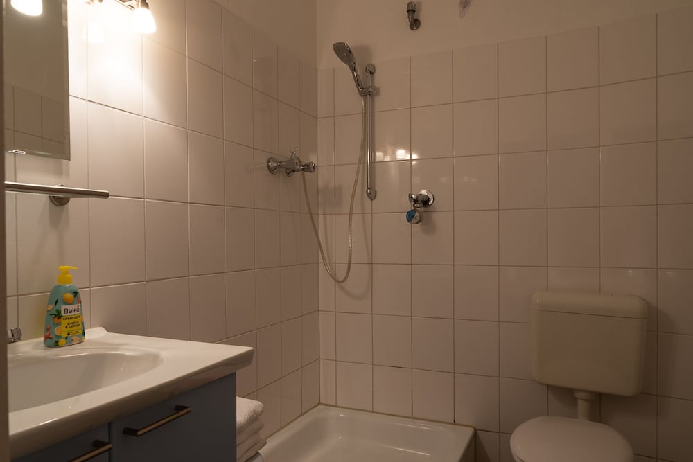 Classic Quadruple Room, Private Bathroom, Courtyard View (Vierbettzimmer) photo 3