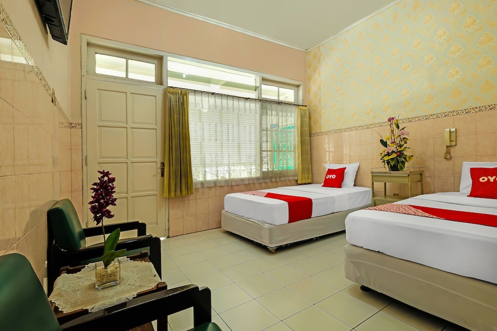 Standard Twin Room - Photo 3