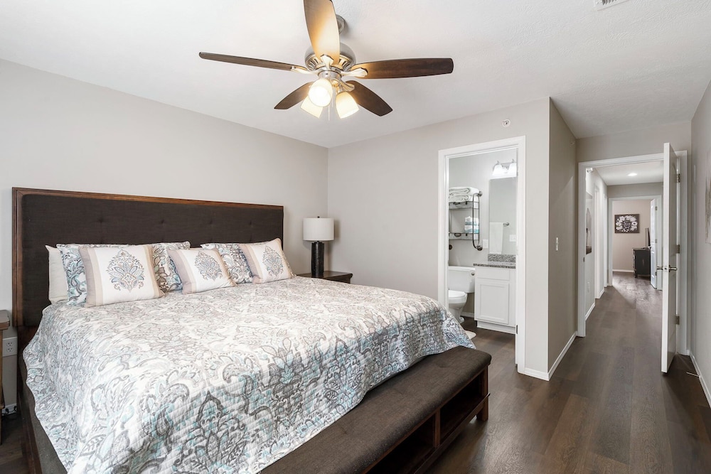 Condo, Multiple Beds, Kitchen (Urban Farmhouse)